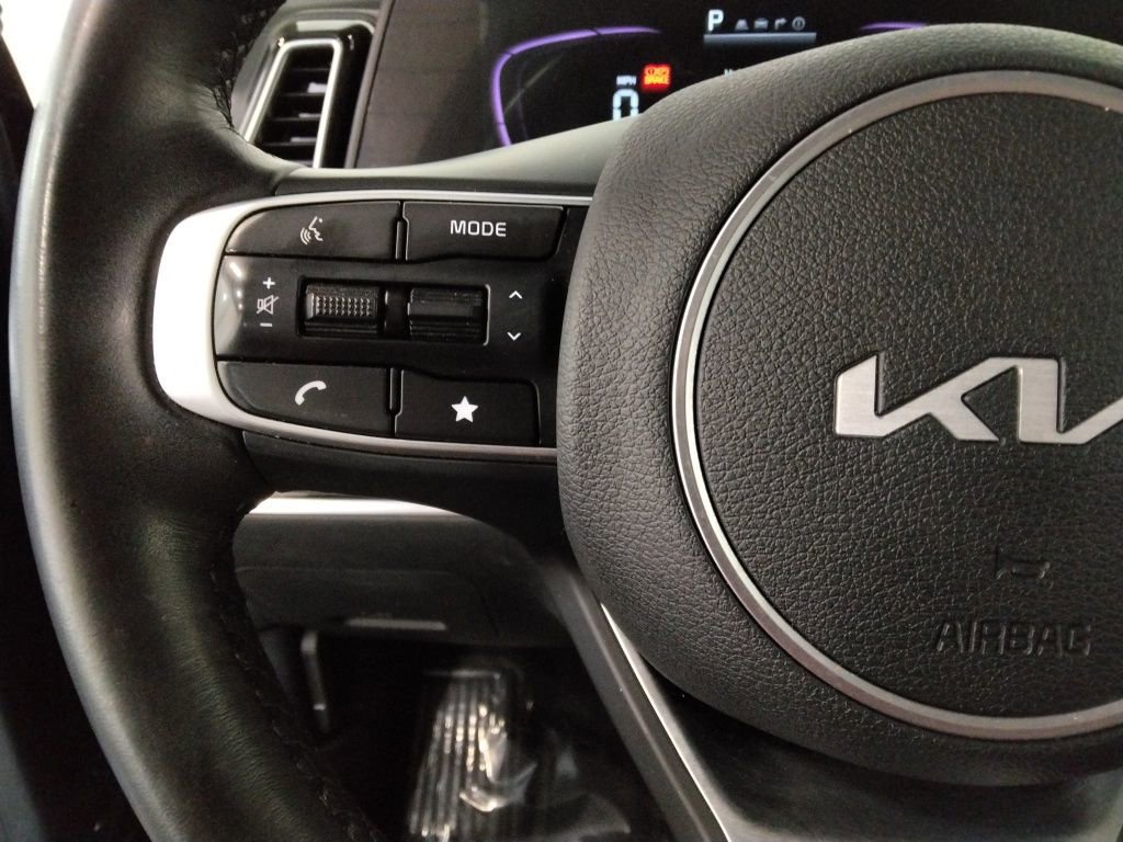 Used 2025 Kia Sportage EX image 13