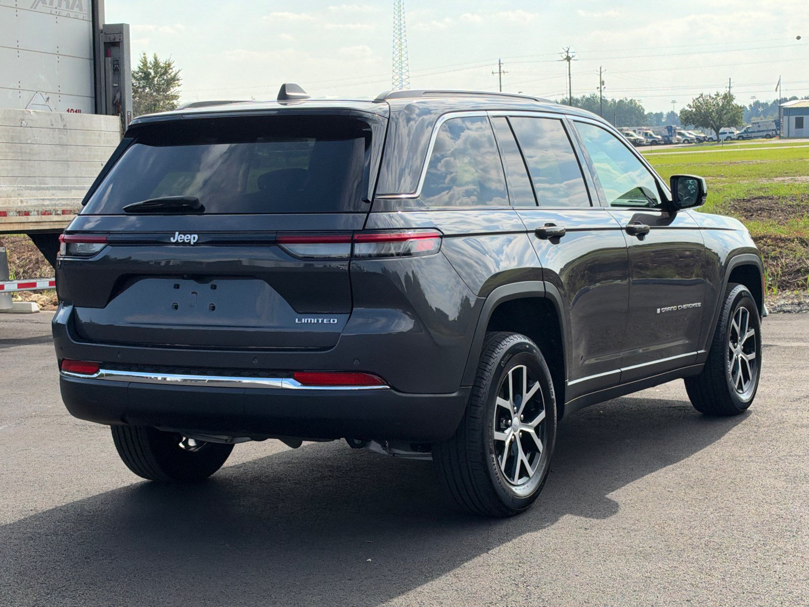 Used 2024 Jeep Grand Cherokee Limited RWD image 5