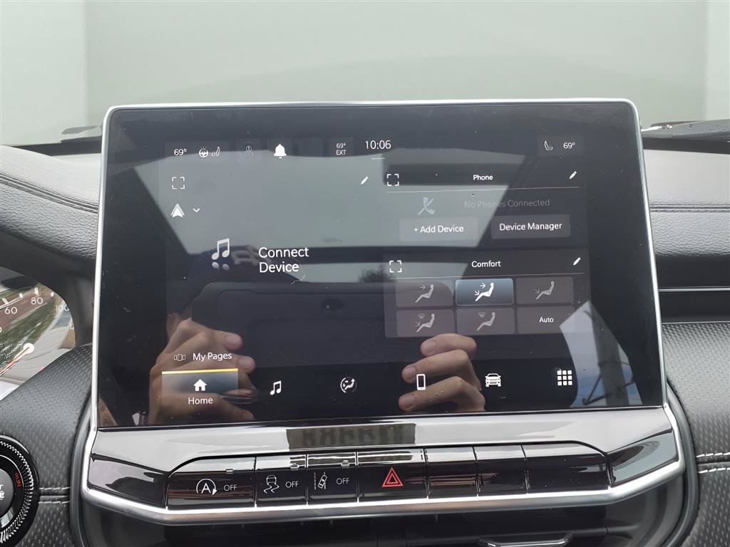 New 2023 Jeep Compass Latitude w/ Sun and Sound Group AWD/4WD image 7
