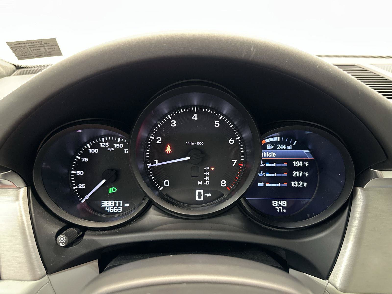 Certified 2023 Porsche Macan AWD/4WD image 24