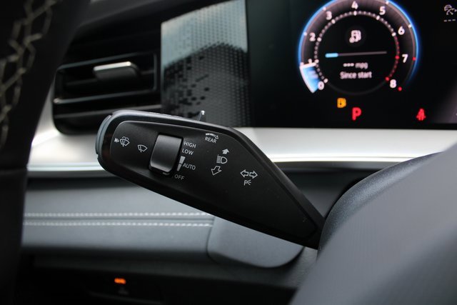 New 2025 Volkswagen Tiguan SE image 8