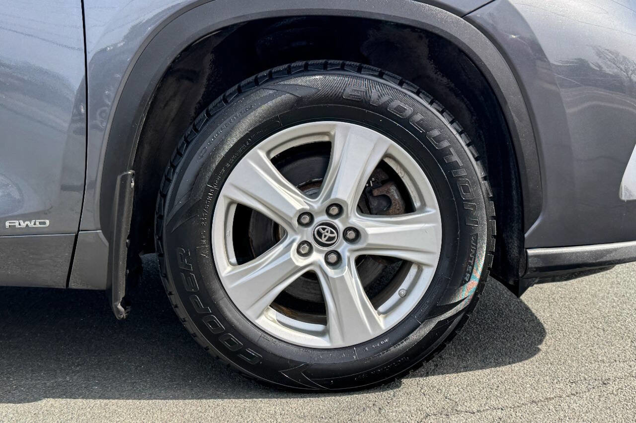 Used 2020 Toyota Highlander LE image 9