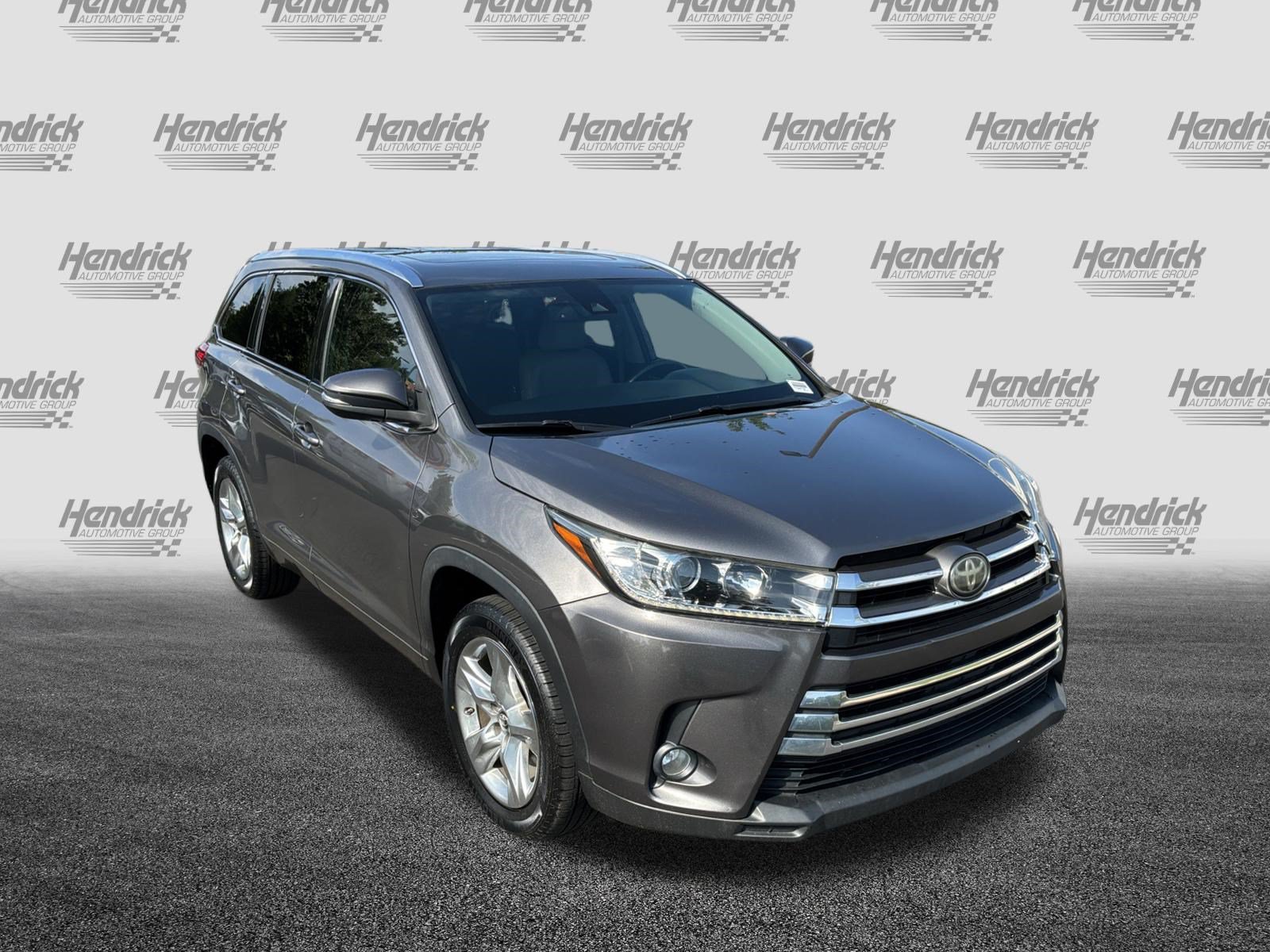Used 2018 Toyota Highlander Limited FWD image 2
