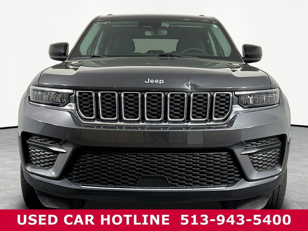 Used 2023 Jeep Grand Cherokee Laredo AWD/4WD image 2
