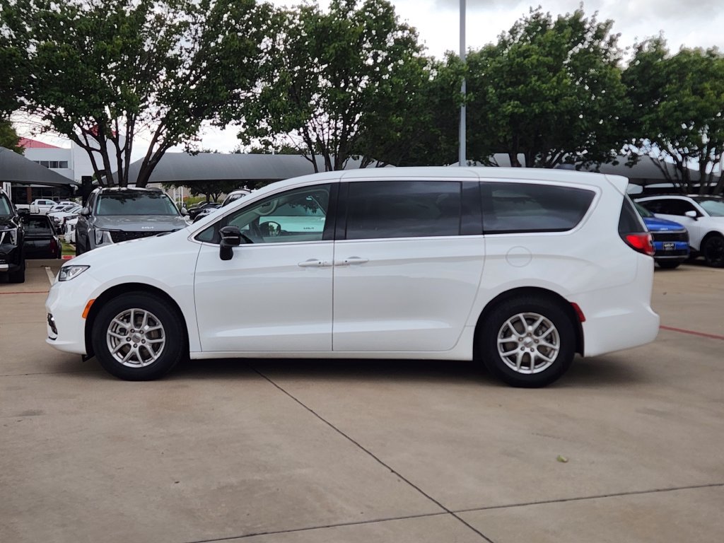Used 2024 Chrysler Pacifica Touring-L FWD image 14