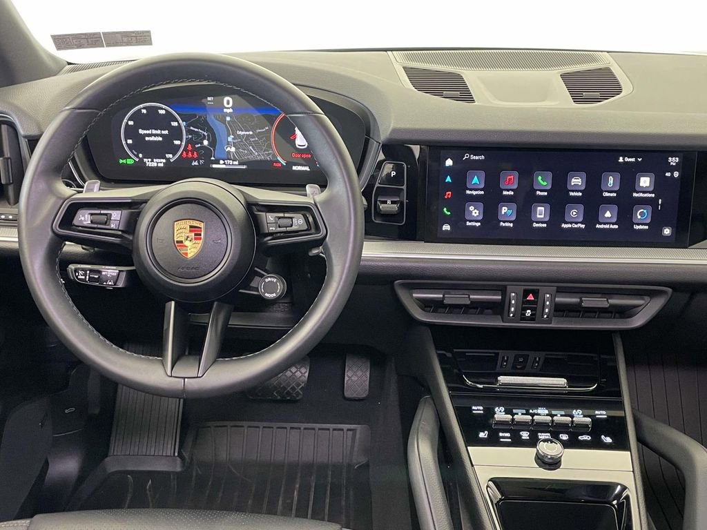 Used 2024 Porsche Cayenne image 28