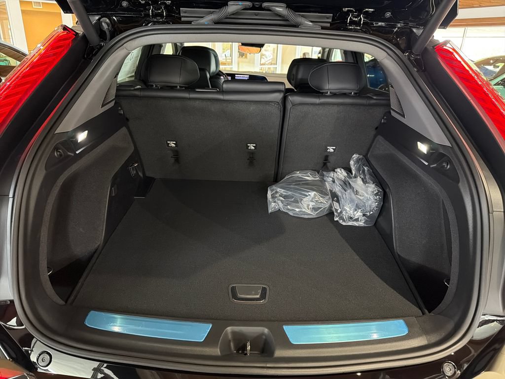 New 2026 Cadillac Optiq V w/ LPO, ONYX Package AWD/4WD image 4