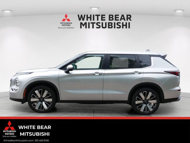 Used 2025 Mitsubishi Outlander SE AWD/4WD image 3