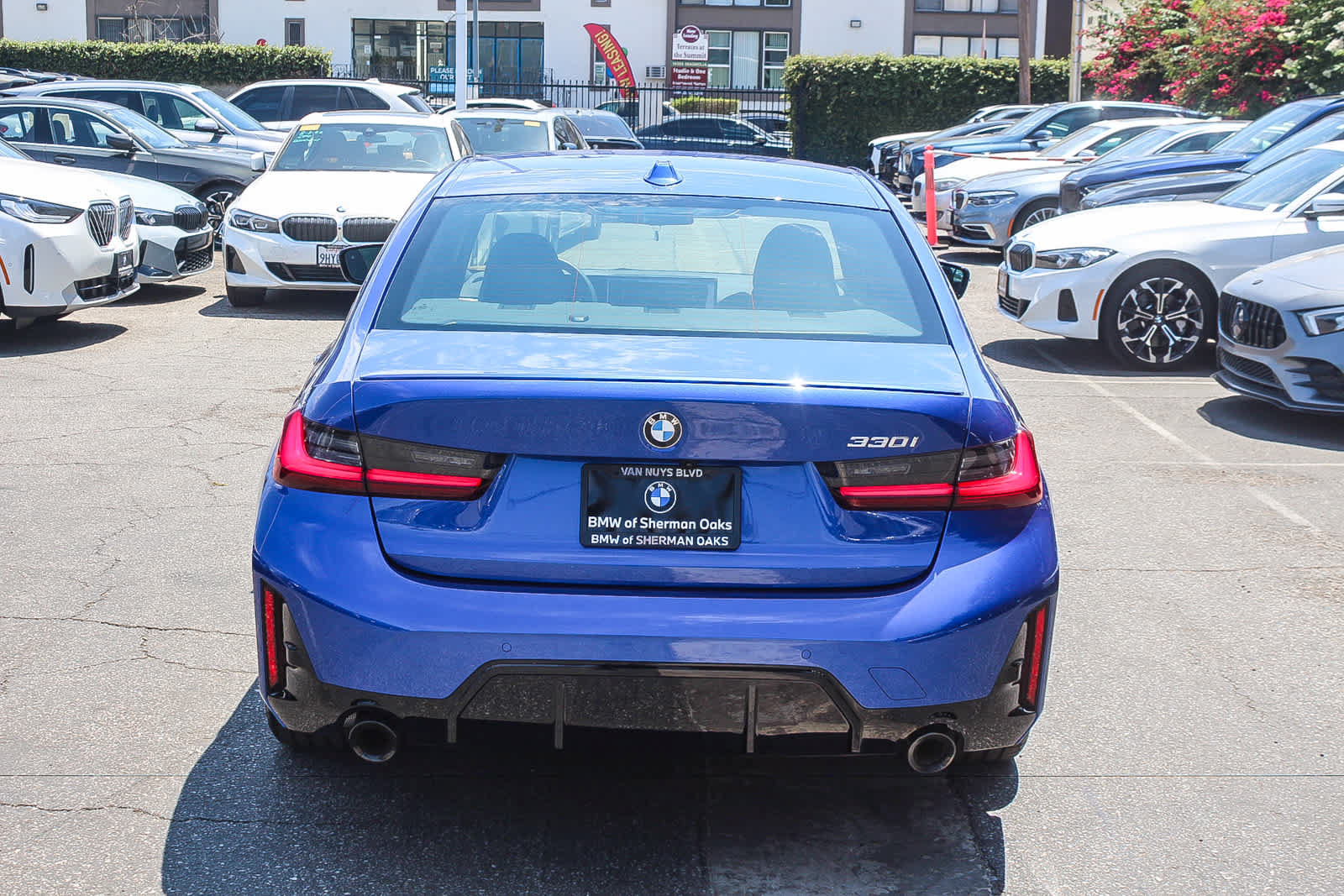 Used 2026 BMW 330i Sedan w/ M Sport Package RWD image 5