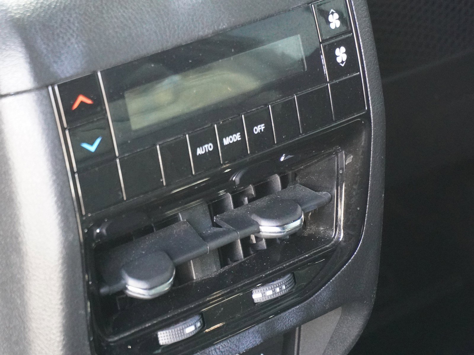 Used 2025 Jeep Grand Cherokee L Laredo image 16