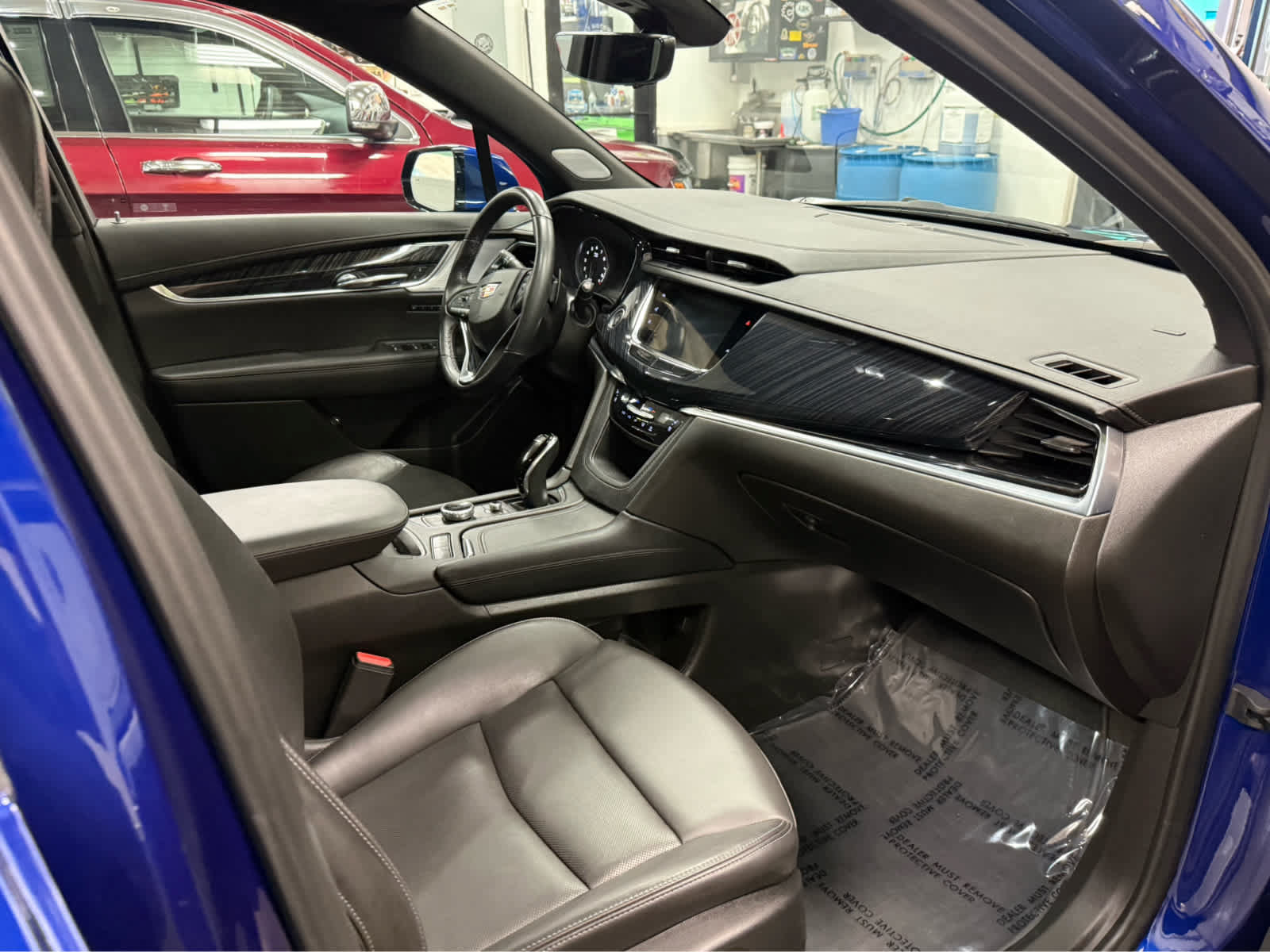 Used 2024 Cadillac XT6 Premium Luxury w/ Technology Package AWD/4WD image 31