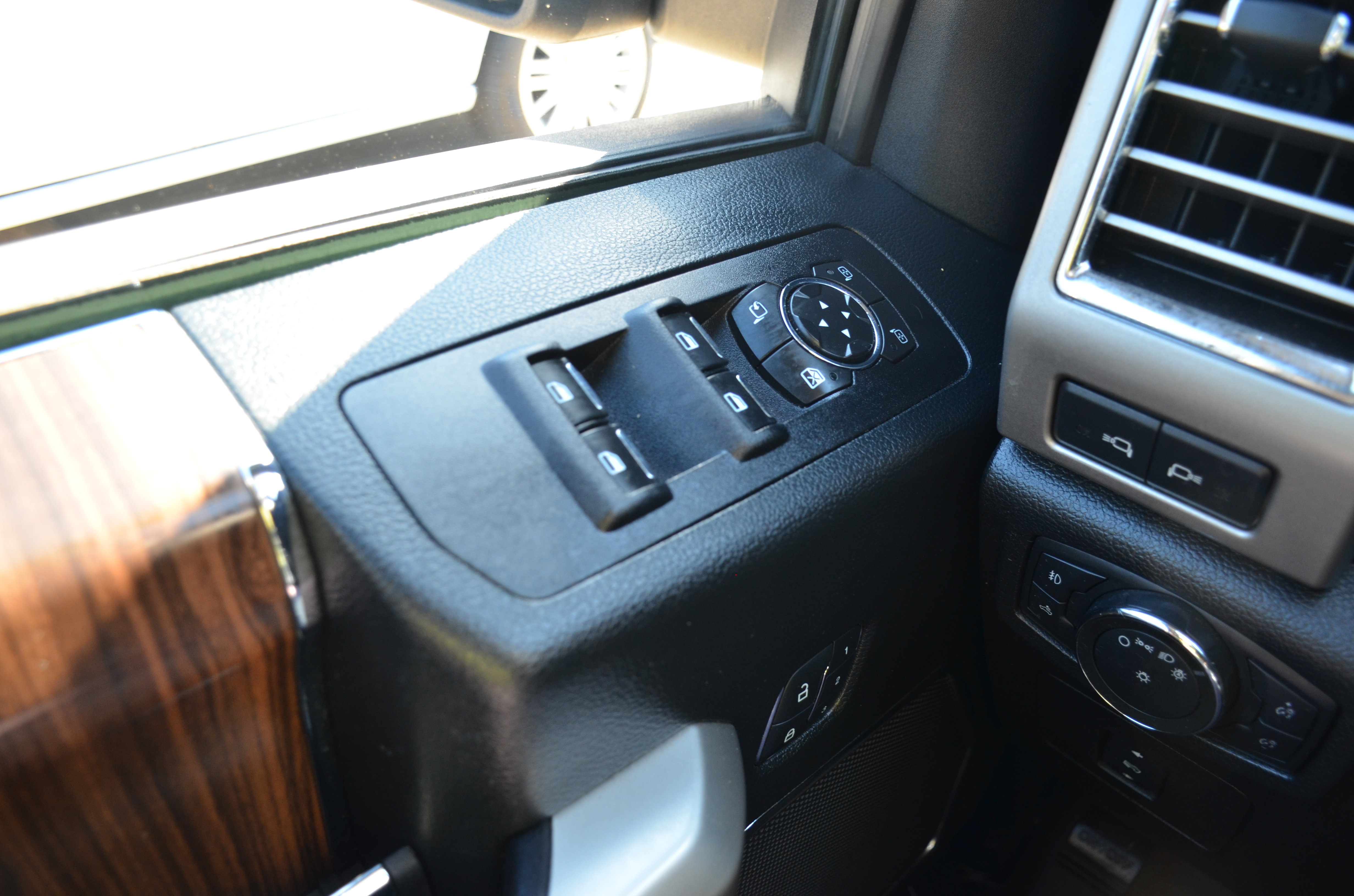 Used 2016 Ford F150 Lariat w/ Equipment Group 502A Luxury AWD/4WD image 50