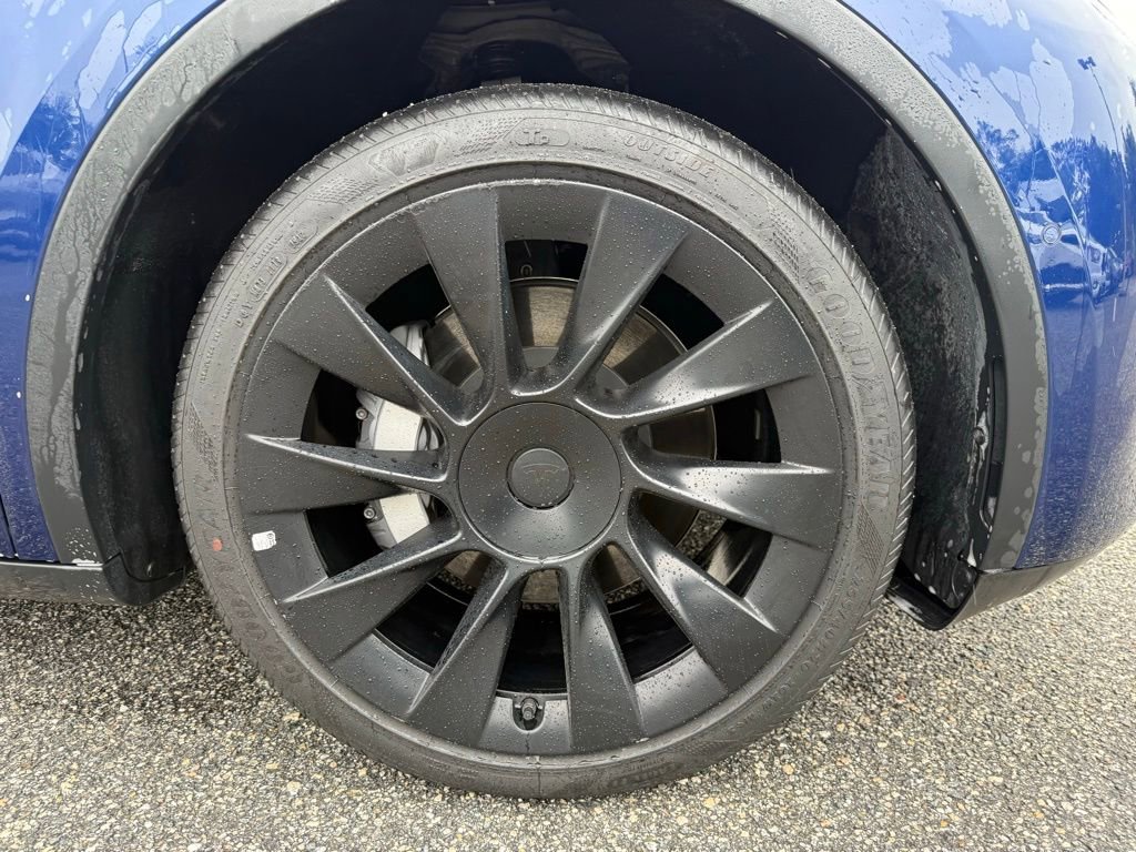 Used 2022 Tesla Model Y Long Range image 7