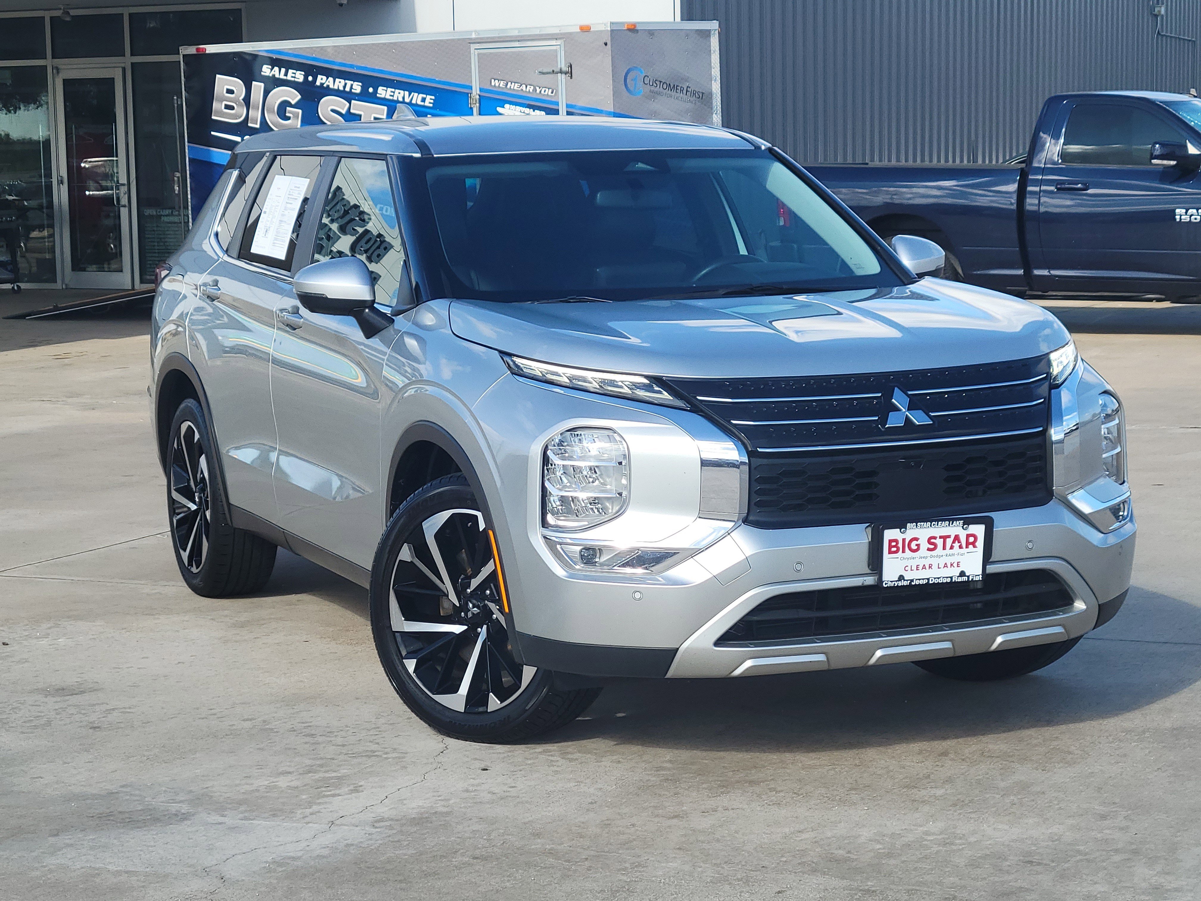 Used 2024 Mitsubishi Outlander SE Black Edition image 2