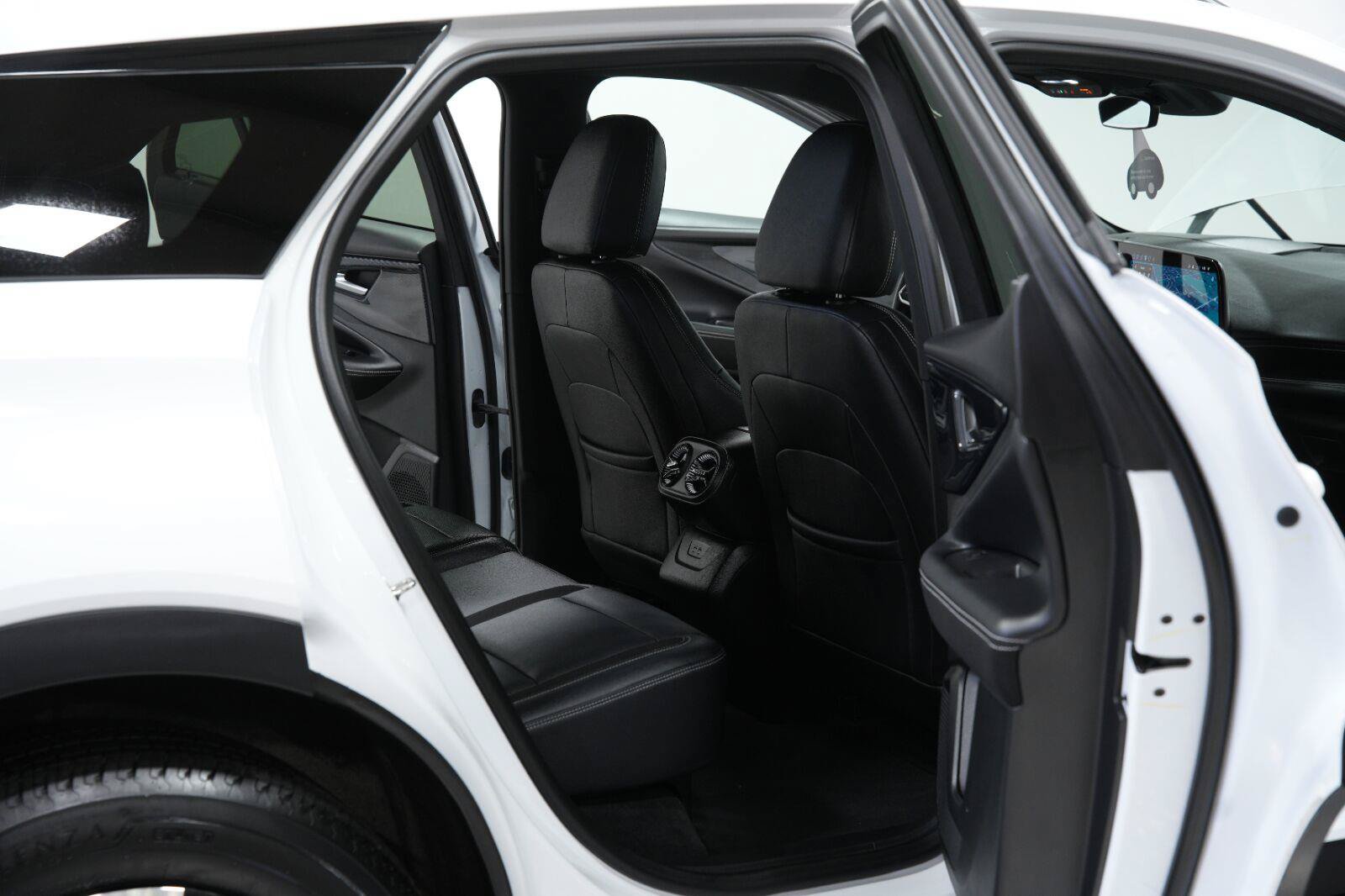 Certified 2024 Chevrolet Blazer EV LT AWD/4WD image 14