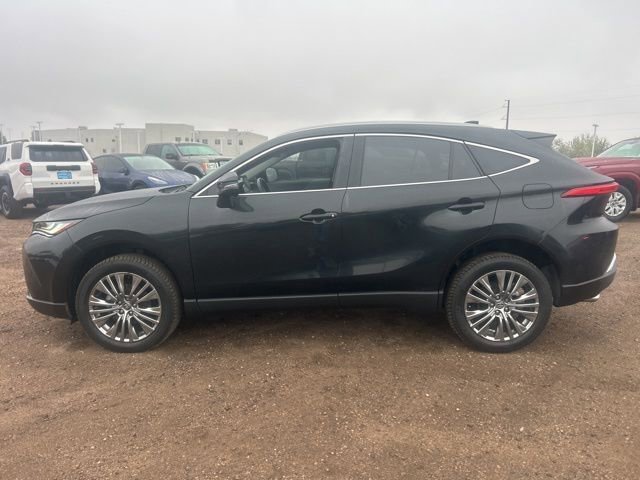 Used 2023 Toyota Venza XLE AWD/4WD image 2