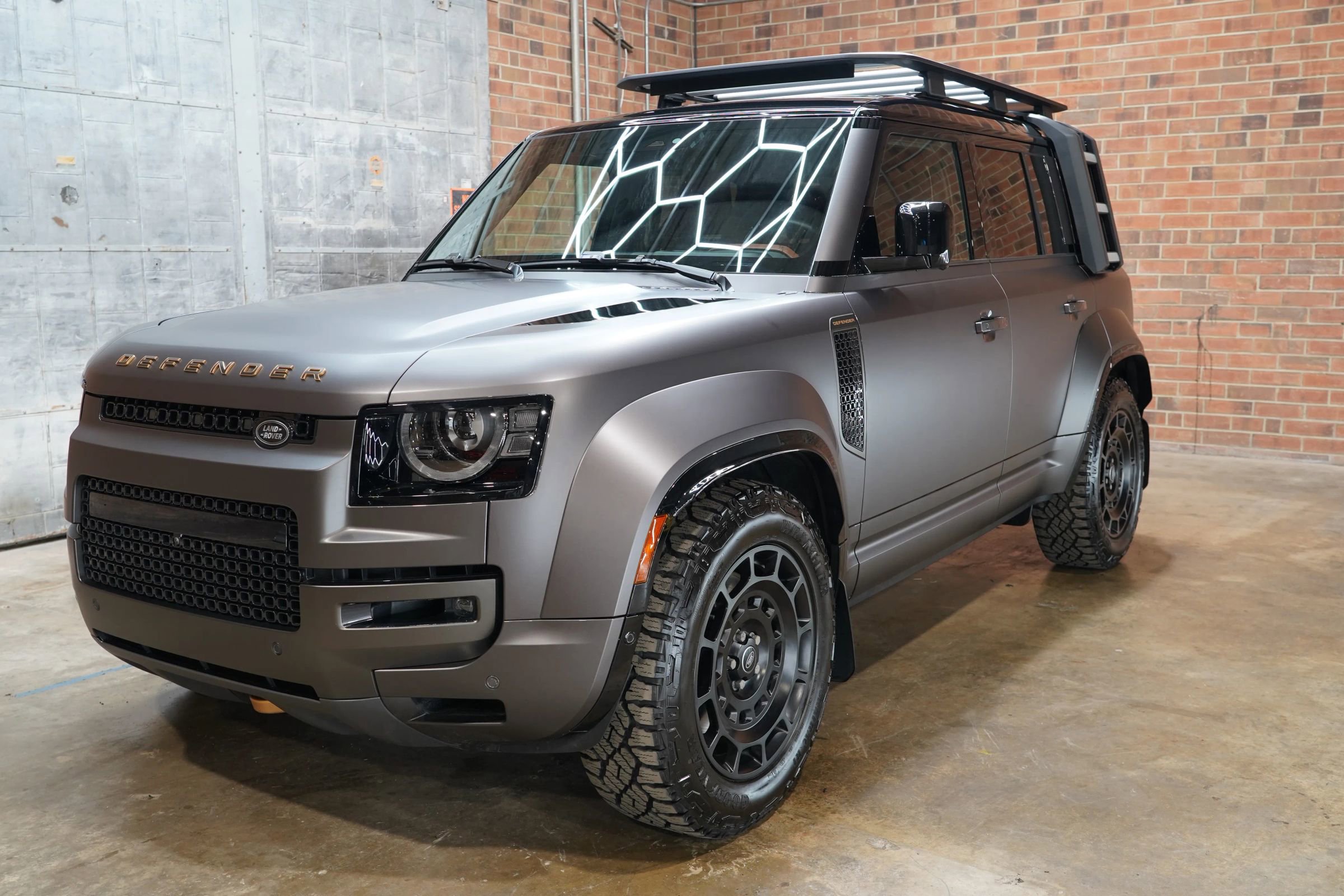 Used 2025 Land Rover Defender 110 image 9