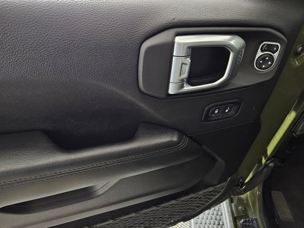 Used 2022 Jeep Wrangler Unlimited Sahara AWD/4WD image 25