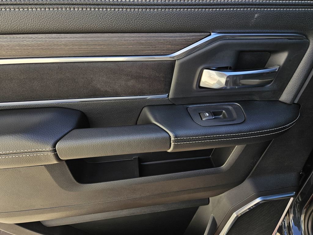 New 2026 RAM 2500 Laramie AWD/4WD image 13