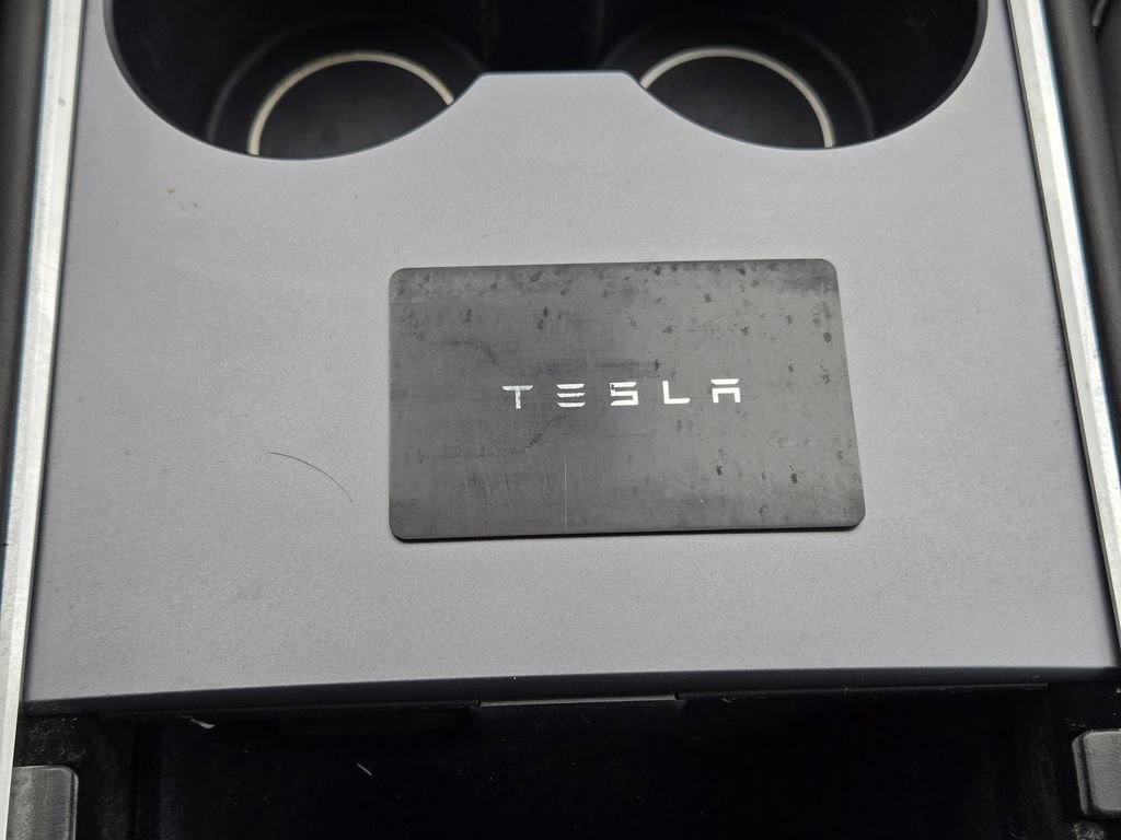 Used 2022 Tesla Model Y Long Range AWD/4WD image 23
