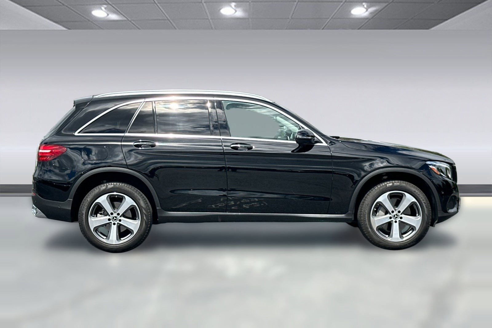 Used 2019 Mercedes-Benz GLC 300 4MATIC image 7
