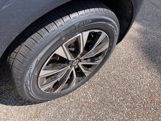 Used 2023 Volvo XC60 B5 Core image 16