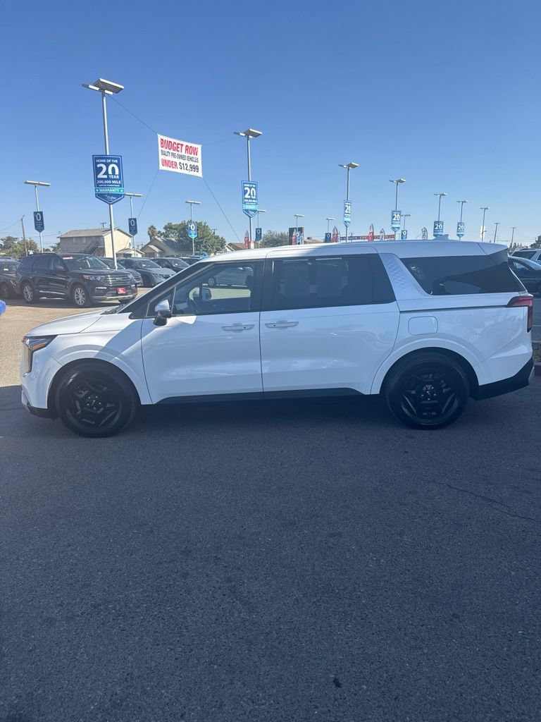 Used 2025 Kia Carnival FWD image 2