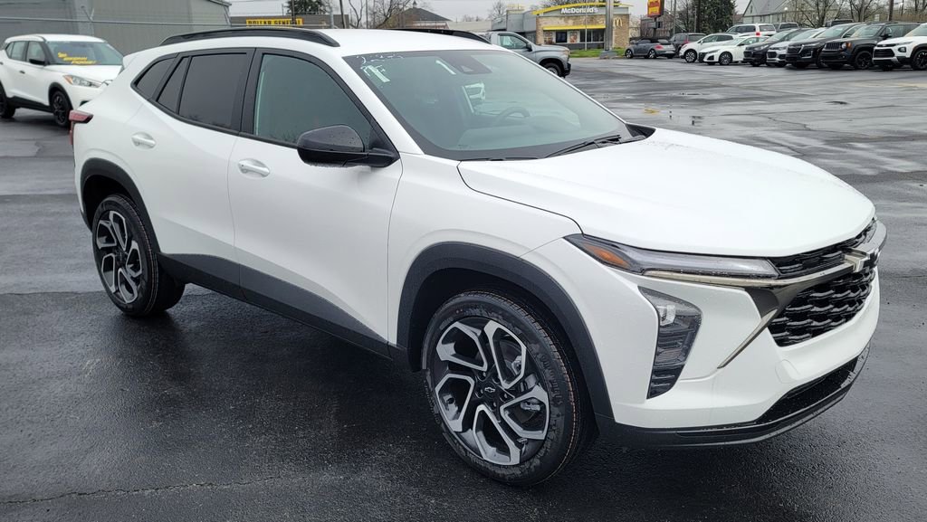 New 2026 Chevrolet Trax RS image 2