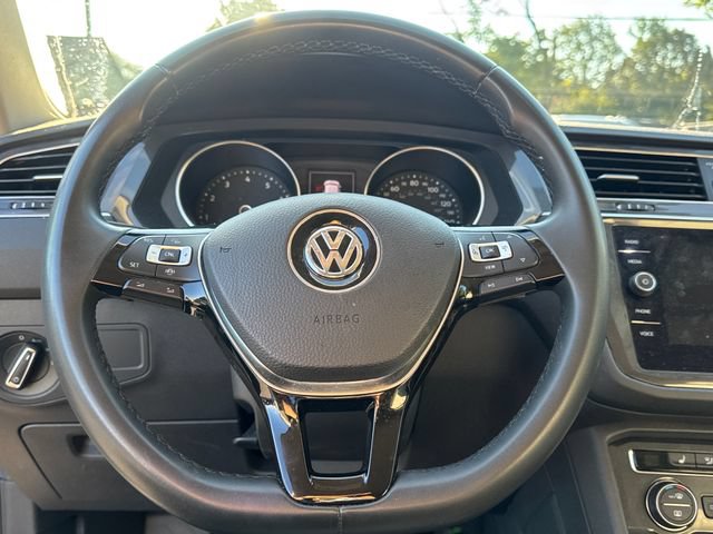 Used 2020 Volkswagen Tiguan SE w/ Panoramic Sunroof Package AWD/4WD image 19