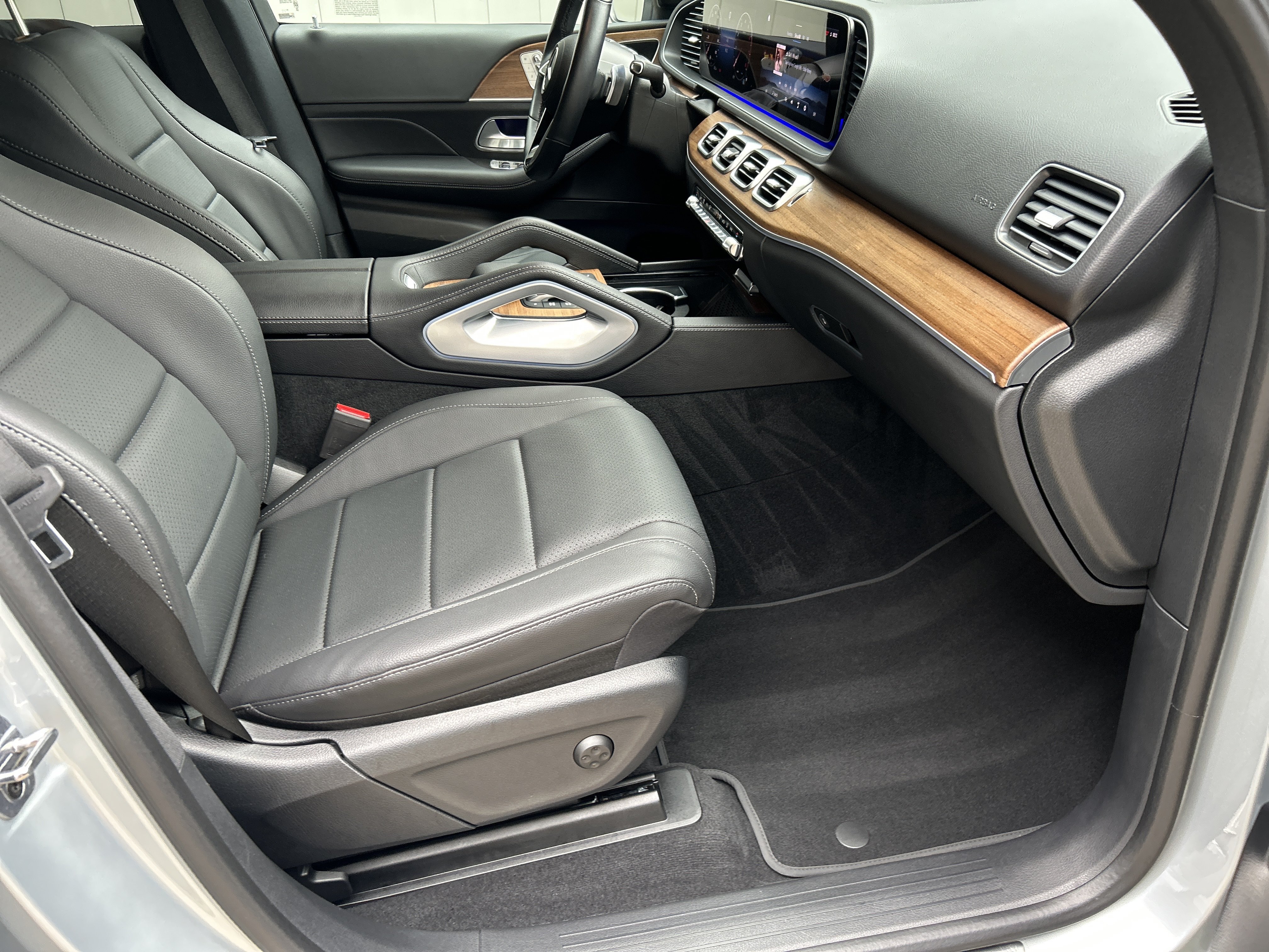 Certified 2025 Mercedes-Benz GLE 450 4MATIC image 49