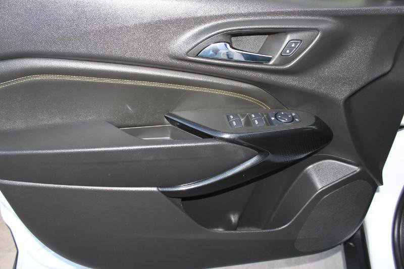 Used 2025 Chevrolet Trax LT image 11