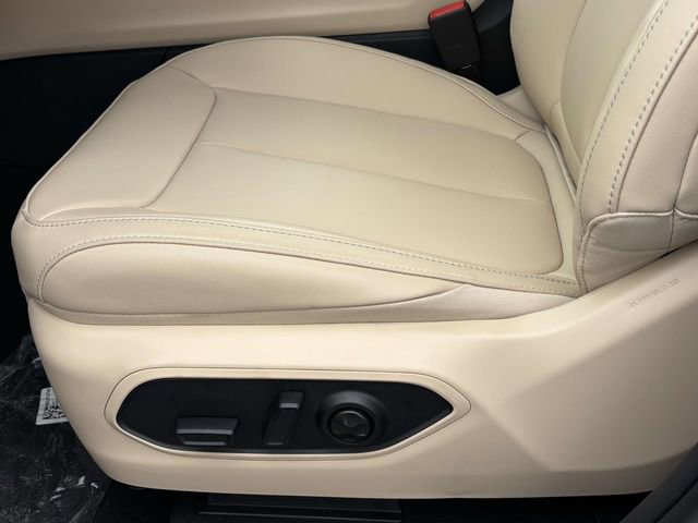 New 2026 Jeep Grand Cherokee Limited w/ Limited Altitude Package image 11