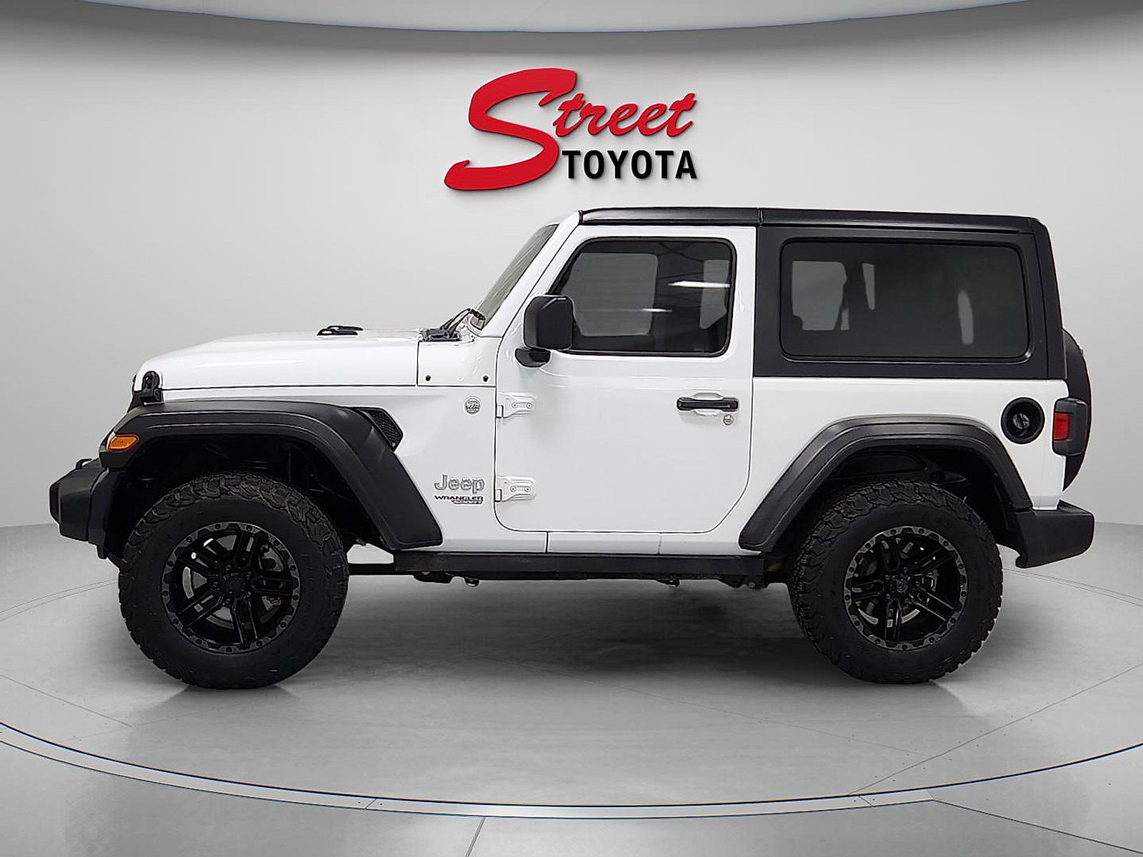 Used 2019 Jeep Wrangler Sport image 2