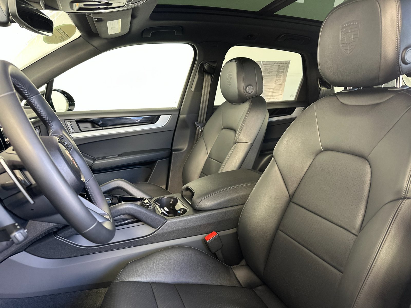 Certified 2025 Porsche Cayenne AWD/4WD image 5