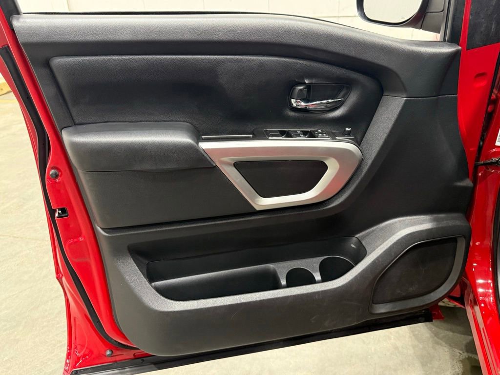 Used 2023 Nissan Titan SV image 19