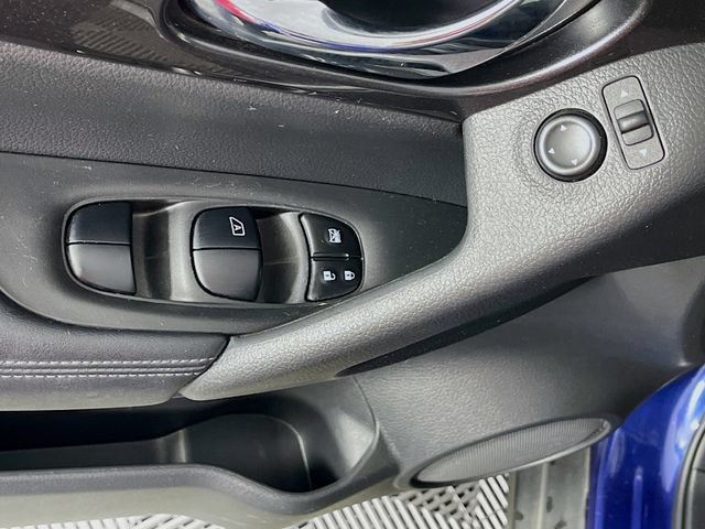Used 2019 Nissan Rogue SV AWD/4WD image 18