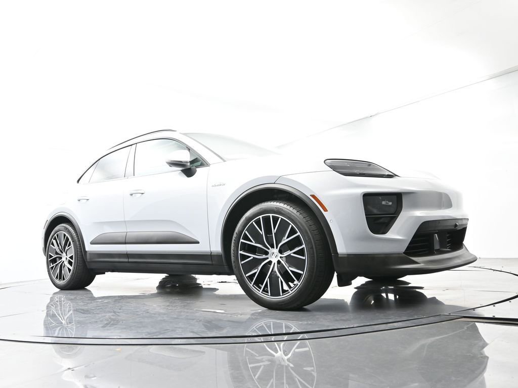 Certified 2025 Porsche Macan Electric image 55