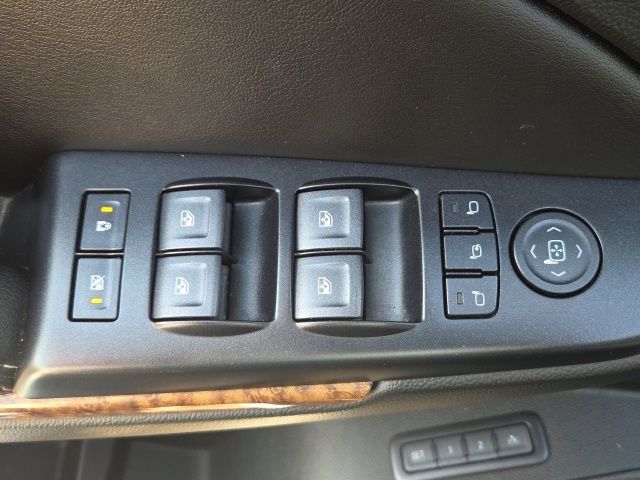 Used 2018 Chevrolet Suburban Premier image 28