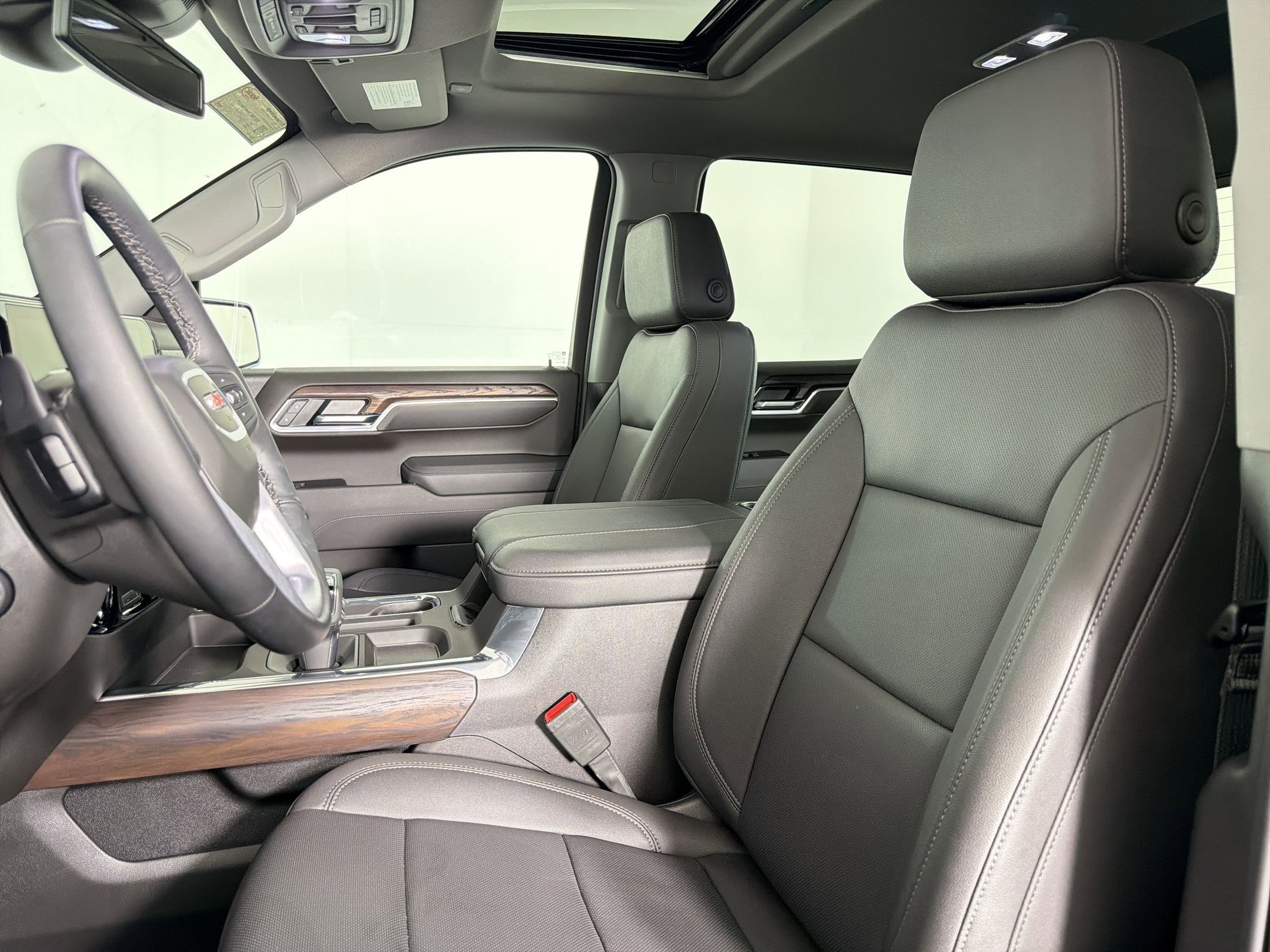 Used 2026 GMC Sierra 1500 SLT w/ SLT Premium Plus Package image 4