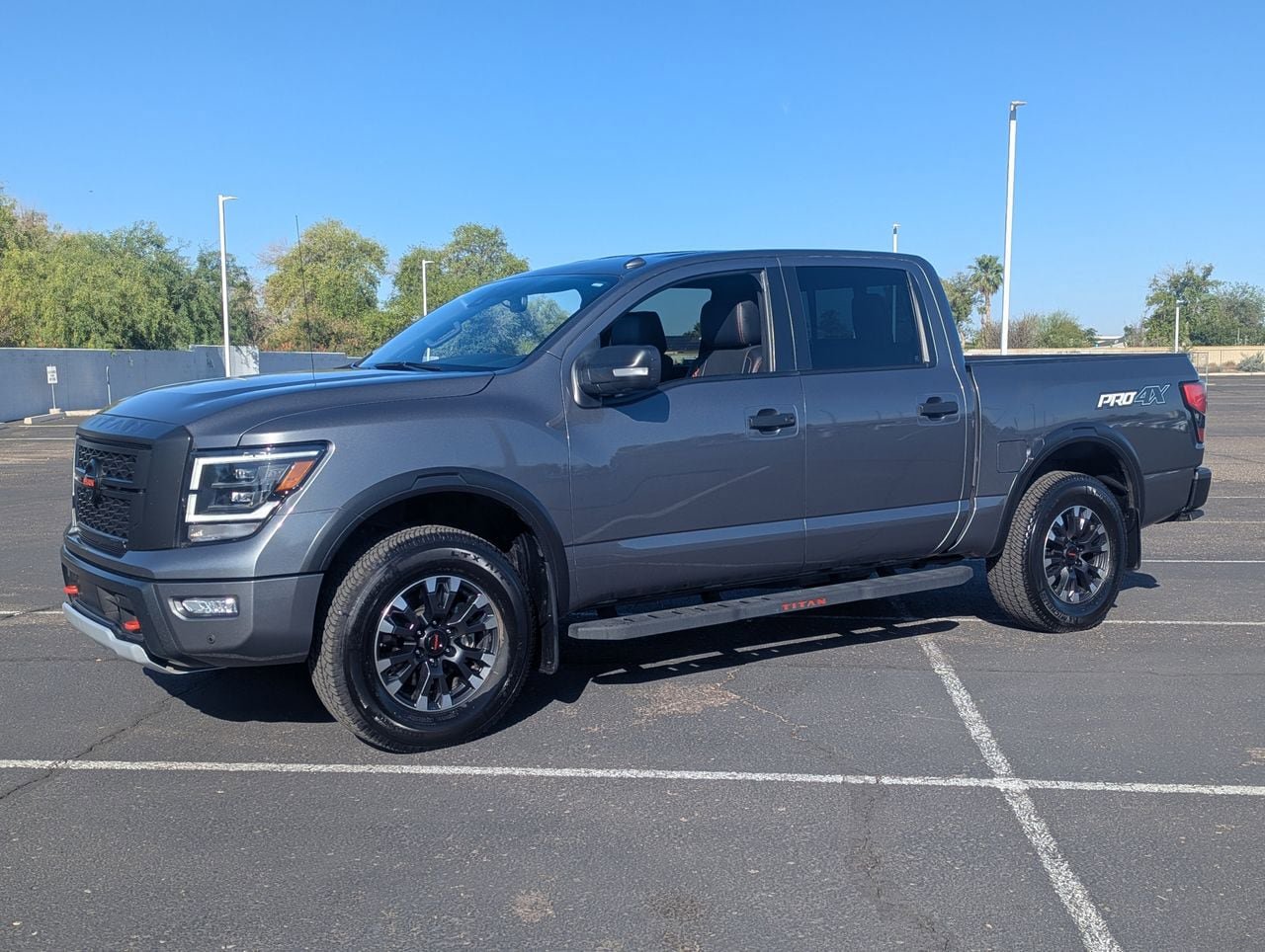 Used 2021 Nissan Titan PRO-4X w/ Pro-4x Convenience Package AWD/4WD image 2
