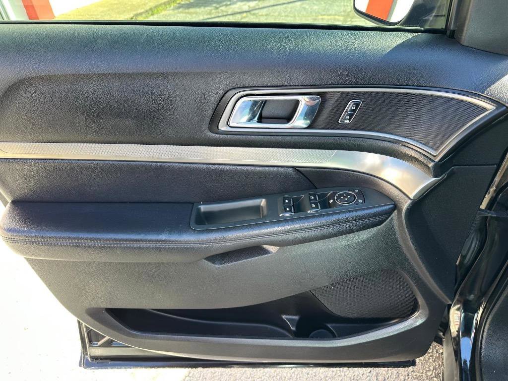 Used 2018 Ford Explorer XLT FWD image 20