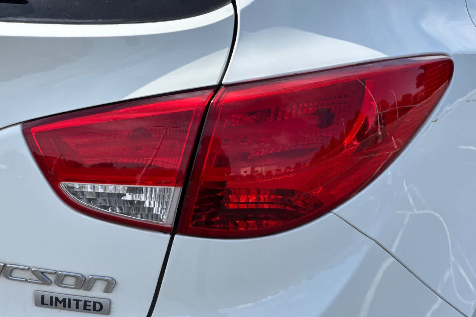Used 2012 Hyundai Tucson Limited w/ Premium Pkg FWD image 30