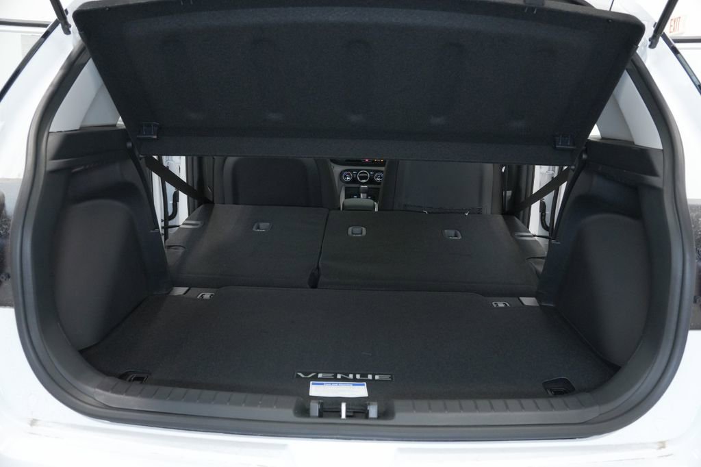 New 2025 Hyundai Venue SEL image 32