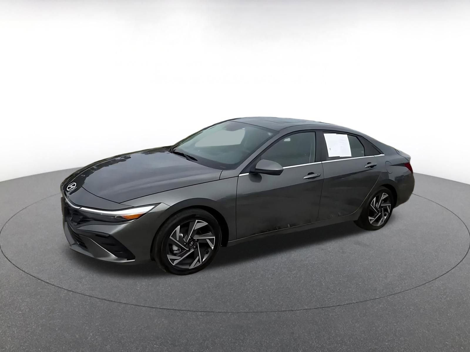 Used 2025 Hyundai Elantra SEL image 8