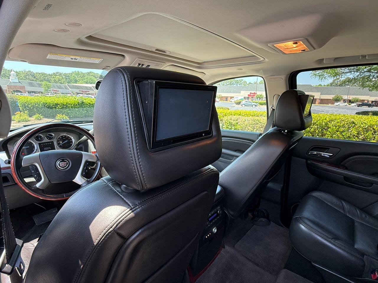 Used 2010 Cadillac Escalade Luxury AWD/4WD image 11