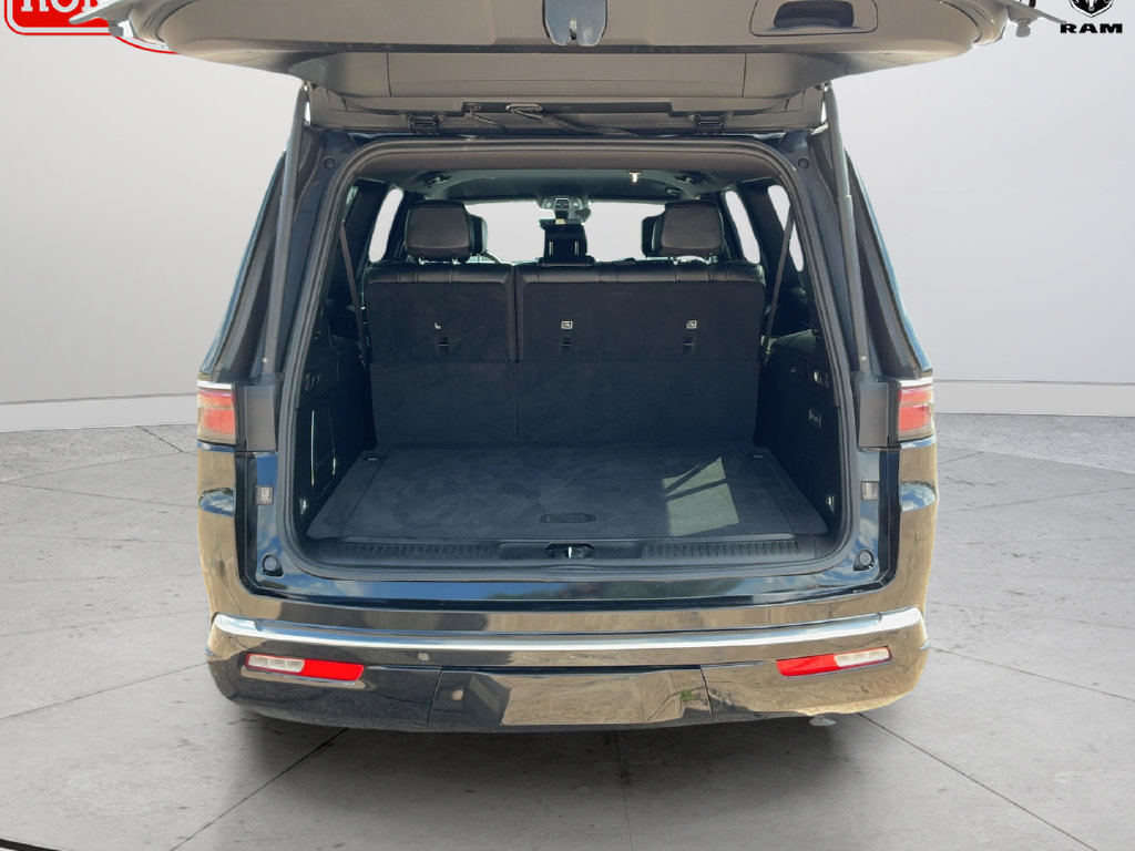 Used 2024 Jeep Wagoneer L Series II AWD/4WD image 20
