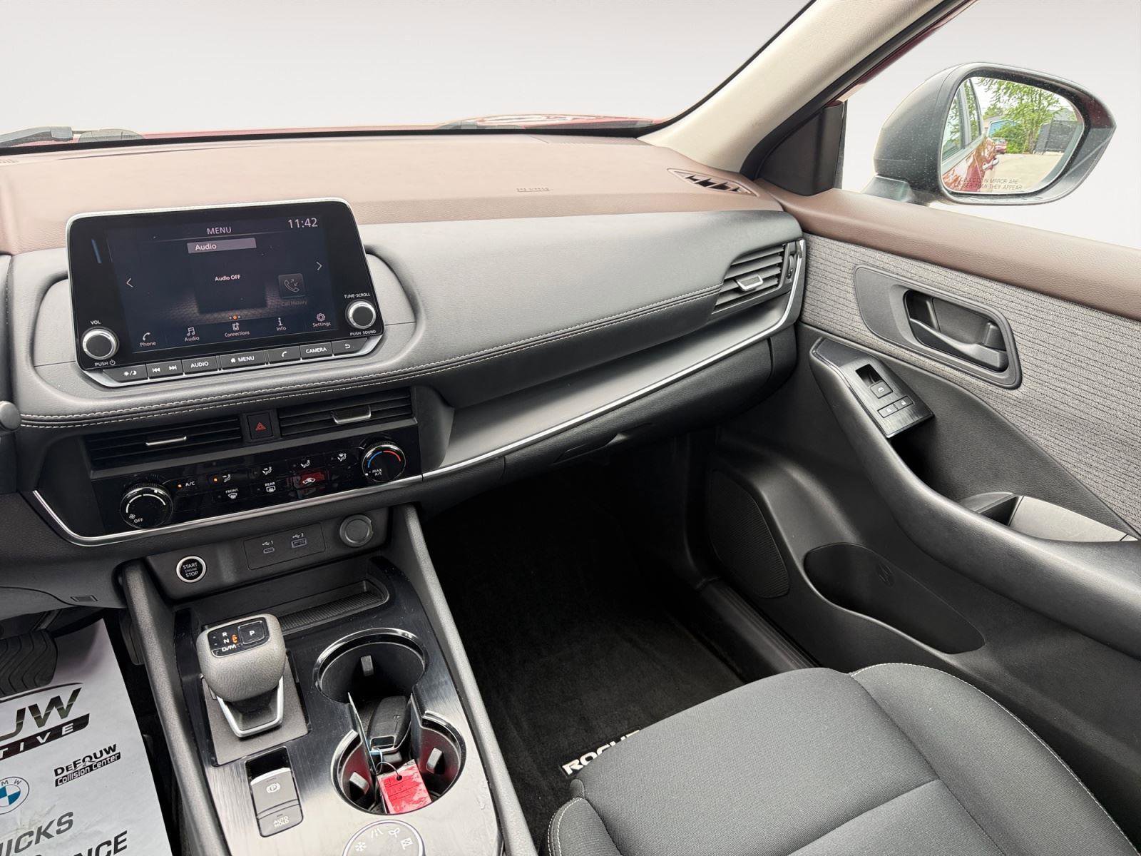 Used 2023 Nissan Rogue S AWD/4WD image 12