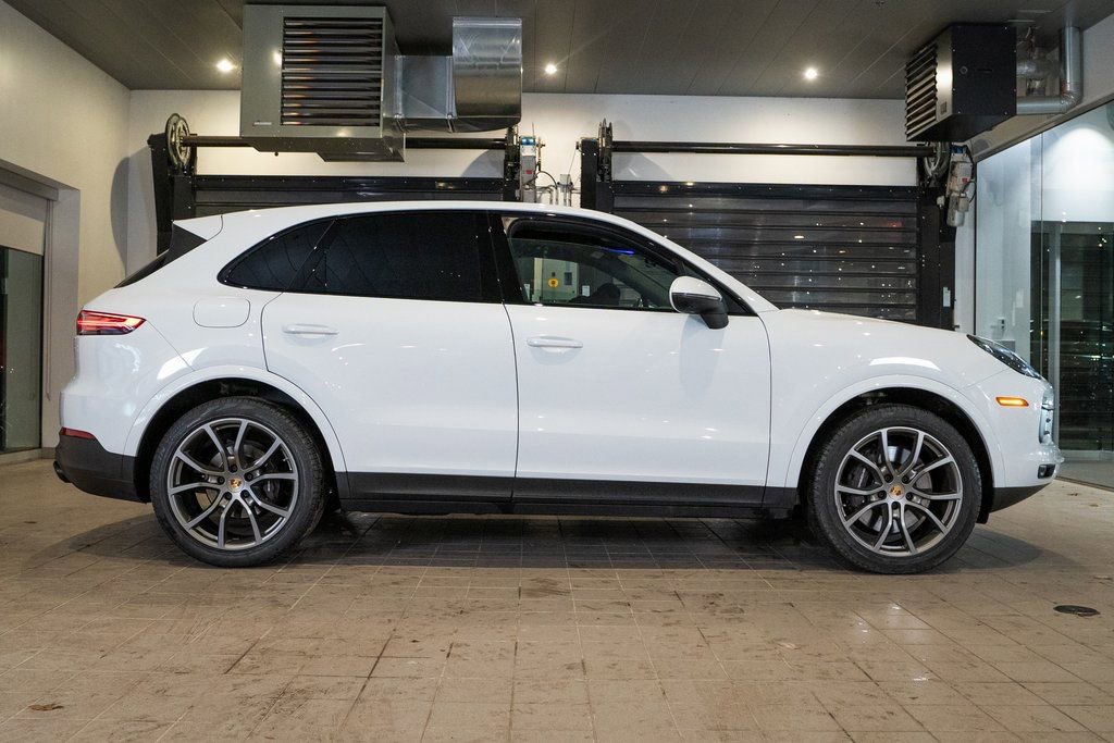 Certified 2023 Porsche Cayenne Platinum Edition image 8