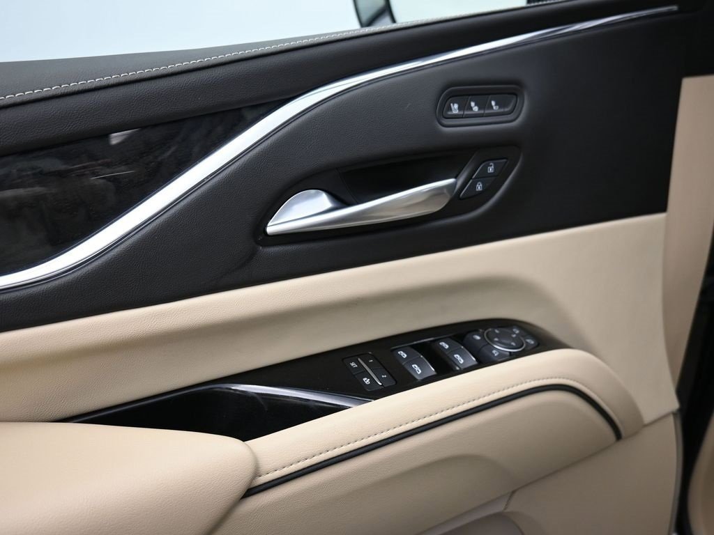 Used 2024 Cadillac Escalade ESV Premium Luxury image 8