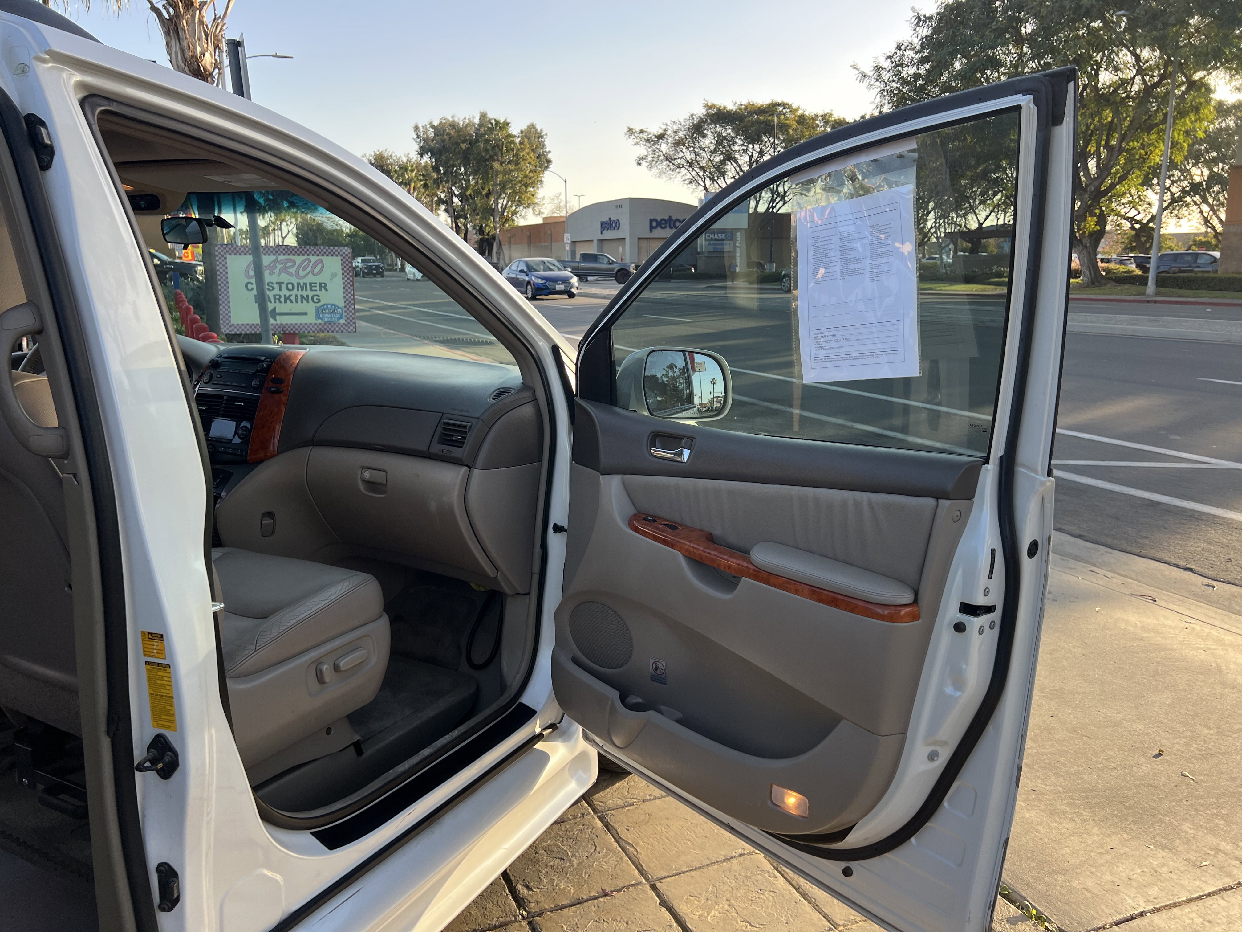 Used 2008 Toyota Sienna XLE image 17